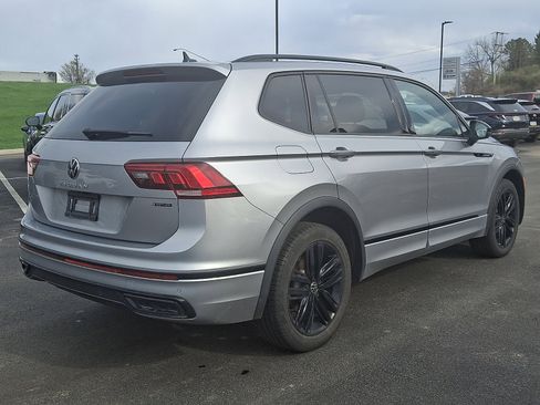 Used 2022 Volkswagen Tiguan SE R-Line AWD/4WD image 6