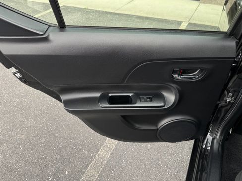 Used 2016 Toyota Prius C Two image 33