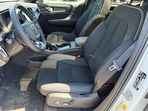 Certified 2023 Volvo C40 P8 Recharge Ultimate w/ Protection Package Premier AWD/4WD image 26