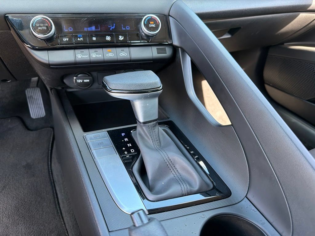 Certified 2023 Hyundai Elantra SEL w/ Preferred Accessory Package FWD image 19