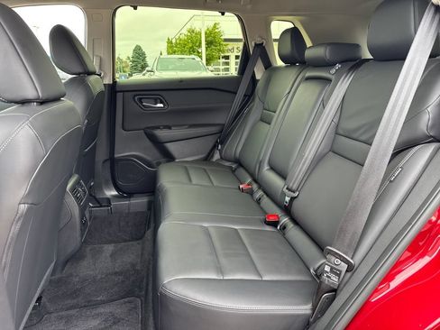 Used 2025 Nissan Rogue SL w/ Tech Package AWD/4WD image 37