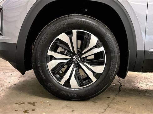 New 2026 Volkswagen Atlas Cross Sport SE image 14