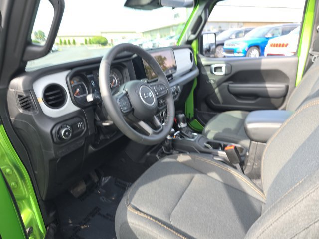 Used 2025 Jeep Wrangler Unlimited Sport AWD/4WD image 18