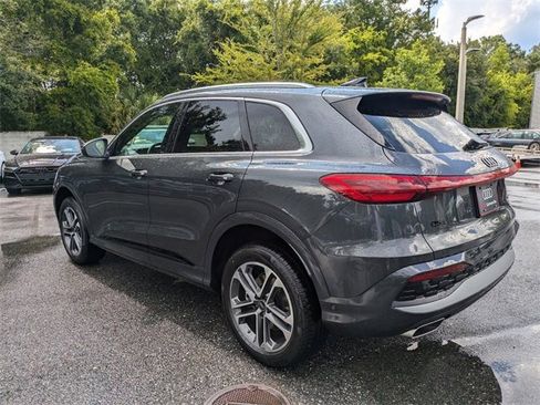 Used 2025 Audi Q5 Premium w/ Convenience Package image 12