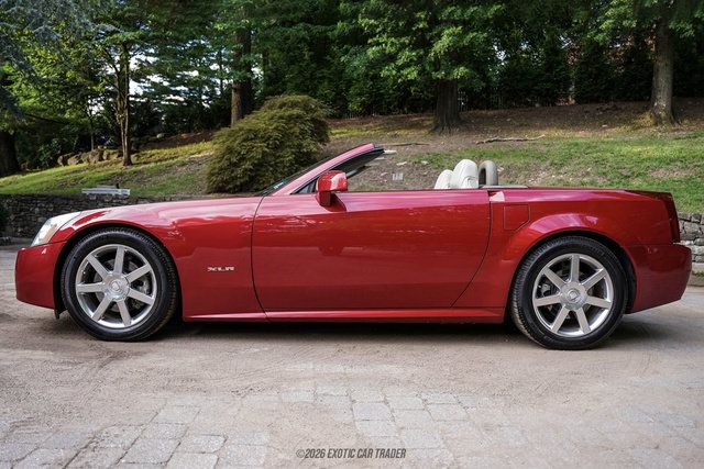 Used 2004 Cadillac XLR RWD image 3