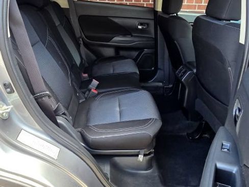 Used 2020 Mitsubishi Outlander SE AWD/4WD image 9