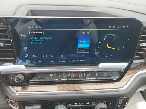 Used 2024 Chevrolet Silverado 2500 LT AWD/4WD image 15