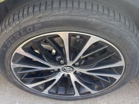 Used 2019 Toyota Camry SE image 3