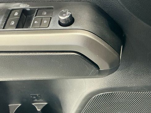 Used 2018 Toyota Tacoma SR5 w/ SR5 Appearance Package (SM) AWD/4WD image 41