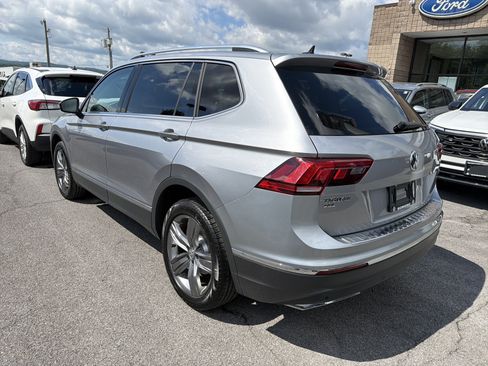 Used 2020 Volkswagen Tiguan SEL AWD/4WD image 4