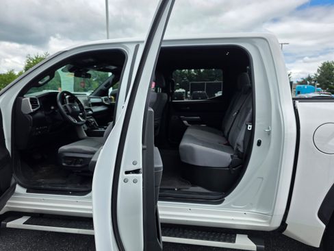 Used 2025 Toyota Tundra SR5 AWD/4WD image 9
