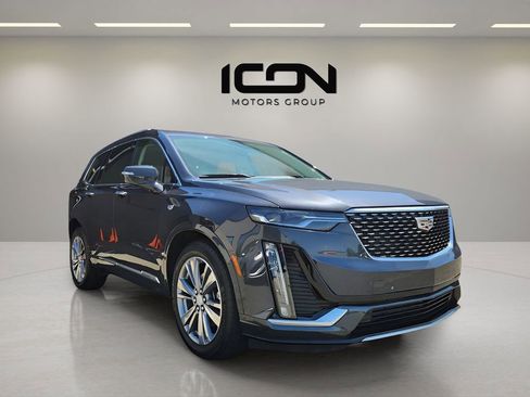 Used 2022 Cadillac XT6 Premium Luxury image 3