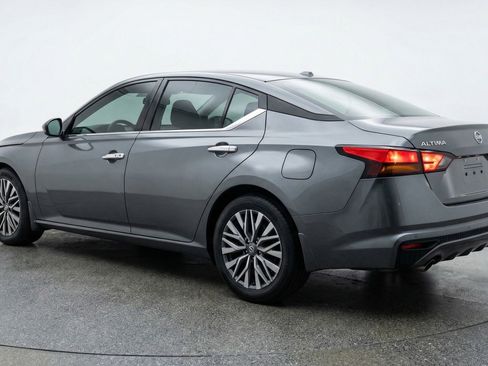 Used 2025 Nissan Altima 2.5 SV FWD image 6