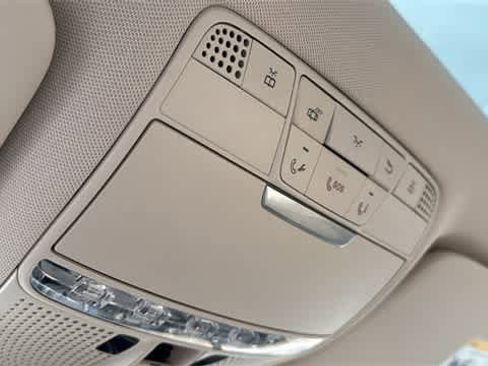 Used 2019 Mercedes-Benz GLC 350e GLC 350e image 24