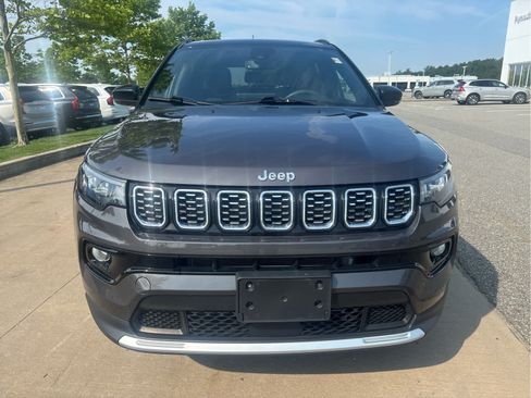 Used 2024 Jeep Compass Limited w/ Sun and Sound Group AWD/4WD image 3