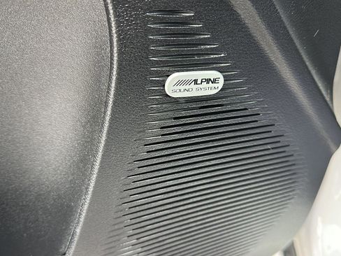 Used 2023 Dodge Challenger SXT w/ Plus Package image 8