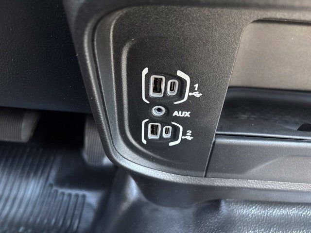 Used 2024 RAM 5500 Tradesman w/ Chrome Appearance Group AWD/4WD image 23