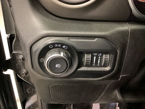 Used 2018 Jeep Wrangler Sport image 15