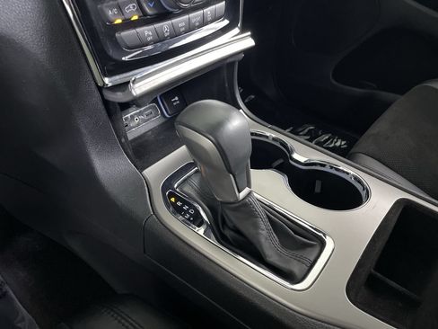 Used 2019 Jeep Grand Cherokee Altitude AWD/4WD image 18