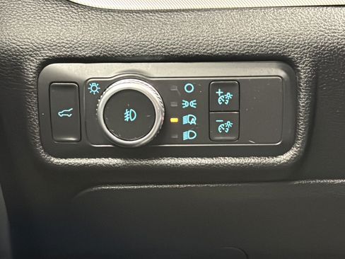 Used 2021 Ford Explorer XLT w/ Equipment Group 202A AWD/4WD image 30