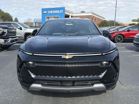 New 2026 Chevrolet Equinox EV LT image 2