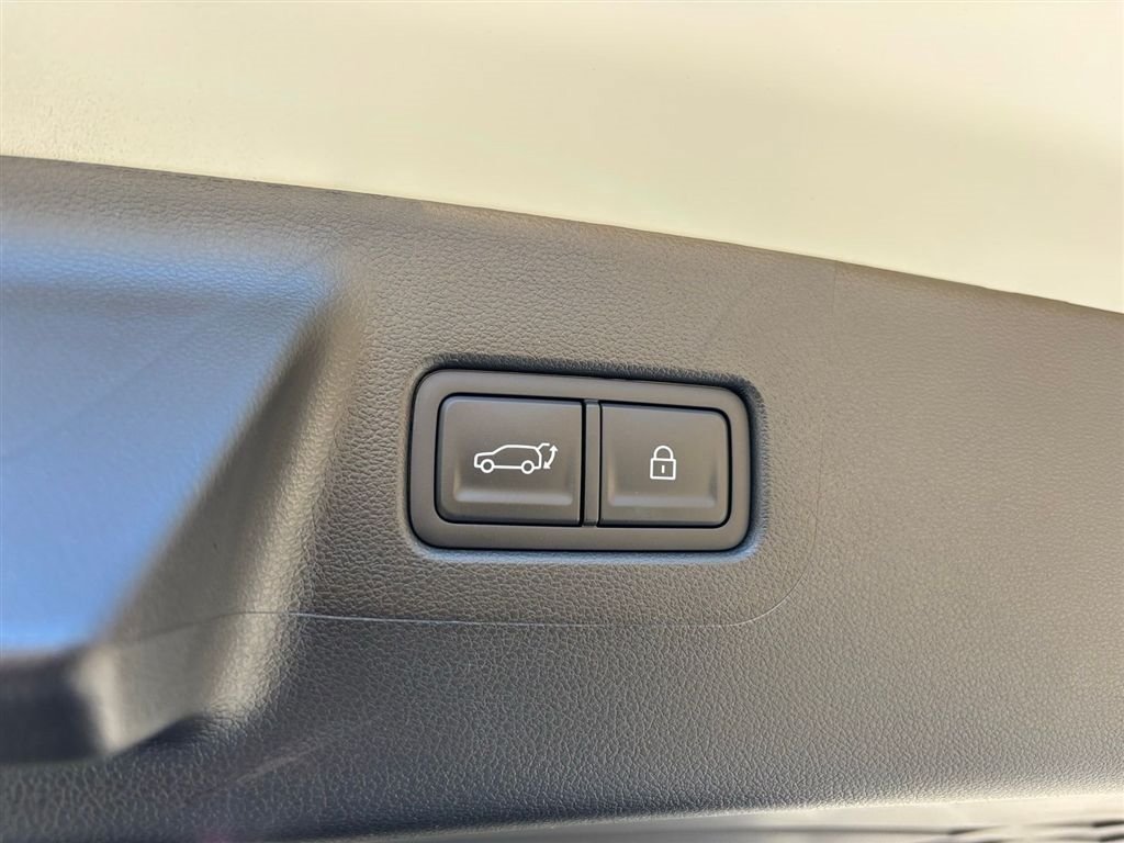 Used 2026 Hyundai Santa Fe SEL FWD image 16