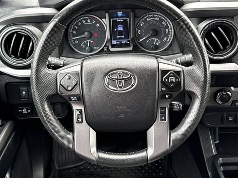 Used 2022 Toyota Tacoma TRD Off-Road AWD/4WD image 20
