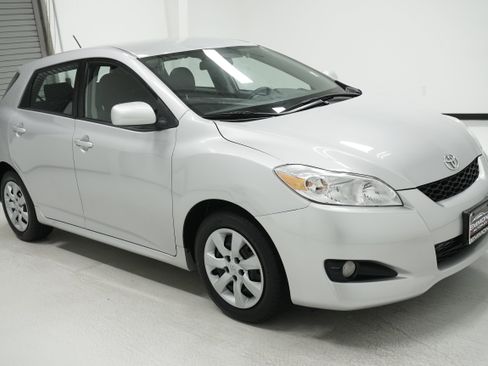 Used 2012 Toyota Matrix S image 3