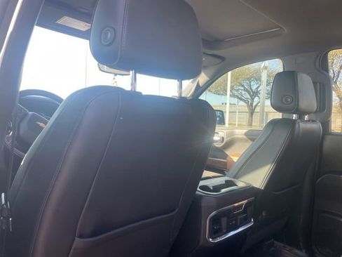 Used 2020 Chevrolet Silverado 1500 High Country w/ Technology Package image 9