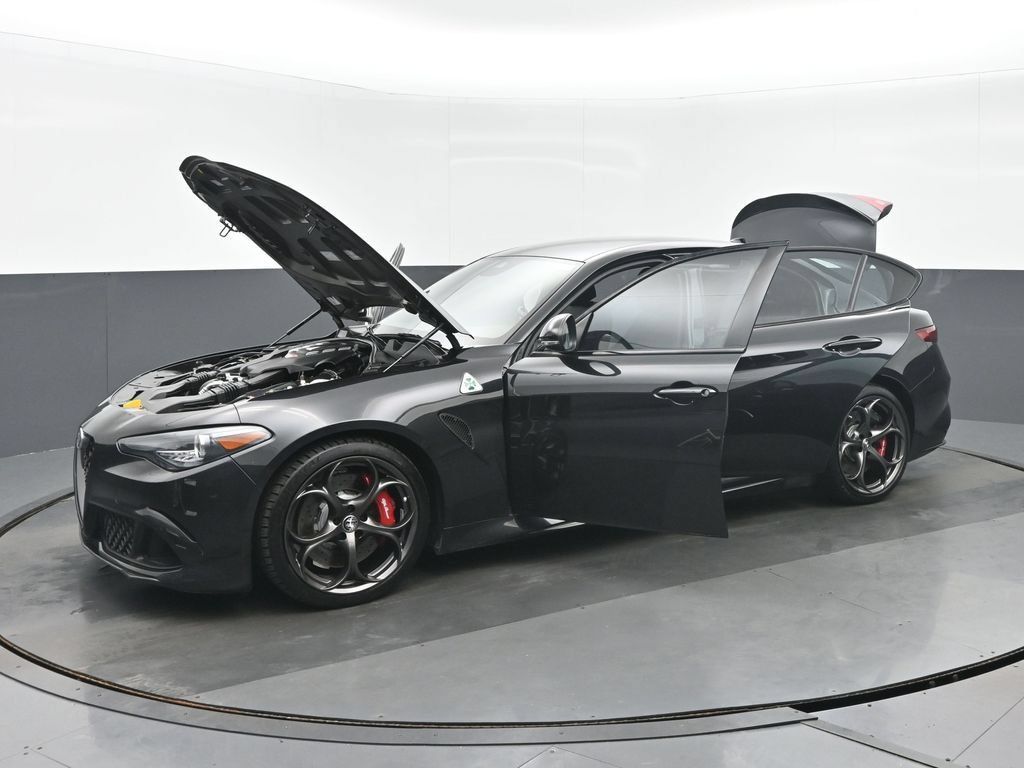 Used 2022 Alfa Romeo Giulia Quadrifoglio RWD image 39