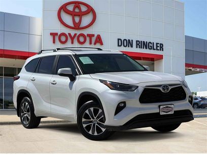 Used 2023 Toyota Highlander XLE