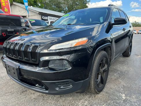 Used 2016 Jeep Cherokee Sport FWD image 4