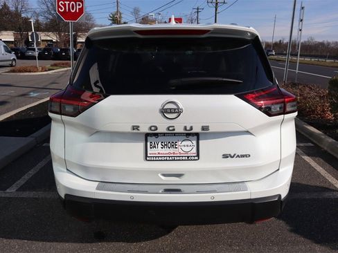 Used 2024 Nissan Rogue SV w/ SV Premium Package image 6