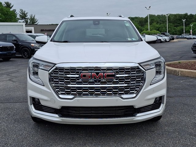Used 2022 GMC Terrain Denali w/ Denali Premium Package AWD/4WD image 2