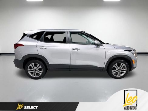 Used 2023 Kia Seltos LX AWD/4WD image 6