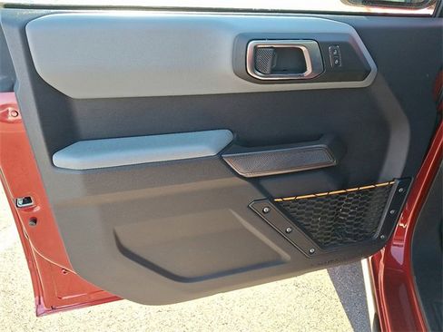 Used 2021 Ford Bronco Badlands image 9