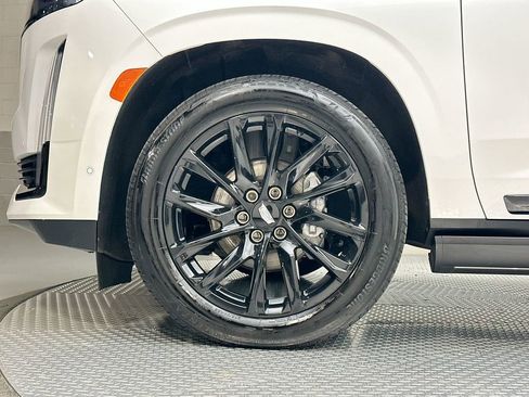 Used 2023 Cadillac Escalade ESV Sport w/ LPO, ONYX Package AWD/4WD image 17