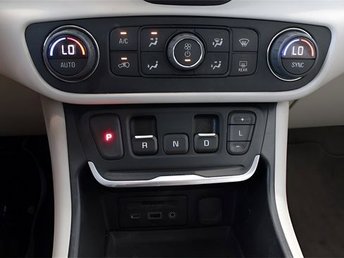 Used 2020 GMC Terrain Denali w/ Denali Premium Package image 13