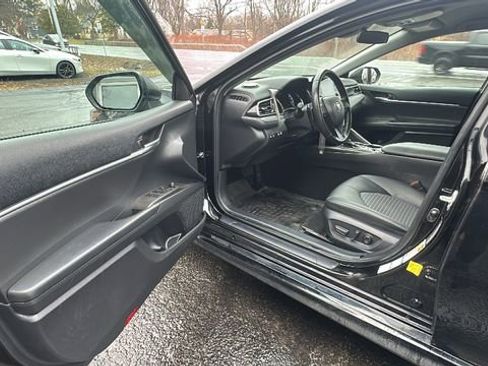 Used 2023 Toyota Camry SE w/ Blackout Package (TMS) image 29