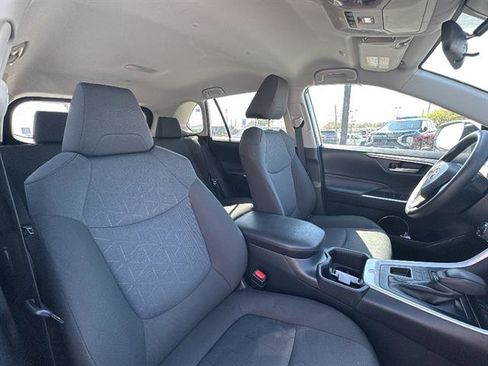 Used 2025 Toyota RAV4 XLE image 9