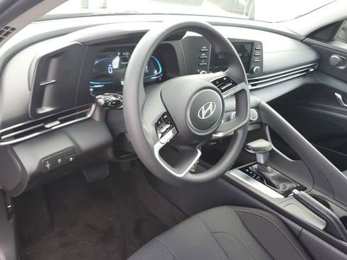 New 2026 Hyundai Elantra SE FWD image 18