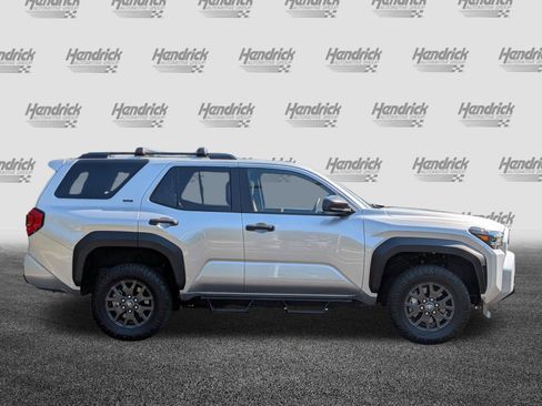 Used 2025 Toyota 4Runner SR5 AWD/4WD image 11
