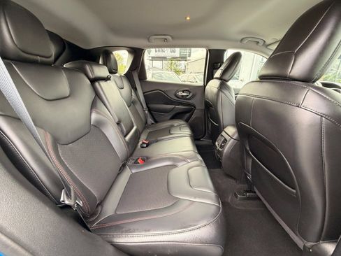 Used 2020 Jeep Cherokee Trailhawk w/ Comfort/Convenience Group AWD/4WD image 21