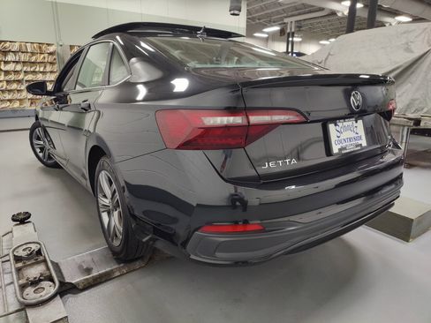 Used 2024 Volkswagen Jetta SE w/ Panoramic Sunroof Package image 11