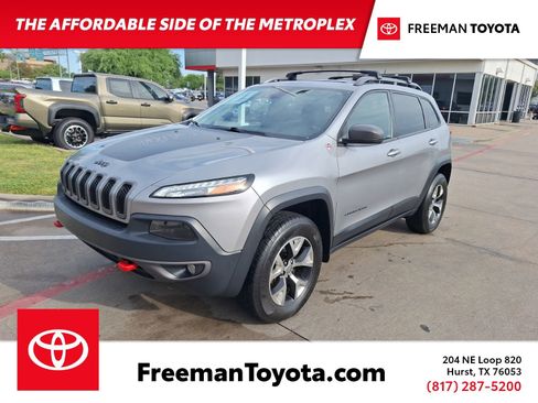 Used 2017 Jeep Cherokee Trailhawk AWD/4WD image 1