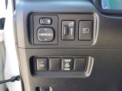 Used 2020 Toyota 4Runner SR5 Premium w/ Moonroof Package AWD/4WD image 17