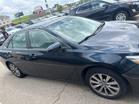 Used 2017 Toyota Camry XLE FWD image 2