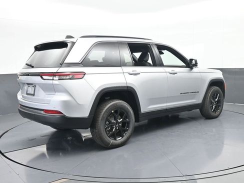 New 2026 Jeep Grand Cherokee Altitude image 6