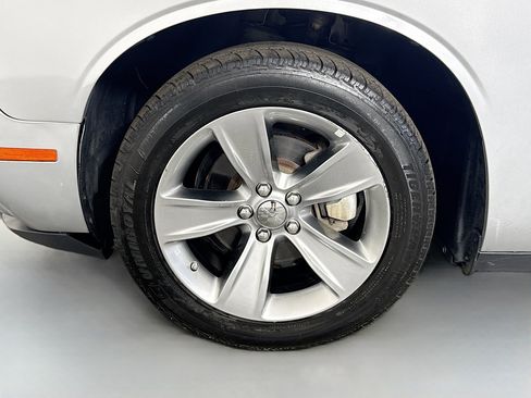 Used 2022 Dodge Challenger SXT RWD image 35