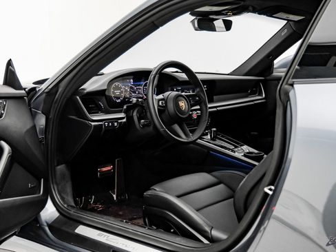 Used 2025 Porsche 911 Carrera image 38